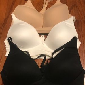 Victoria Secret 32C lightly lined. Like New!!!